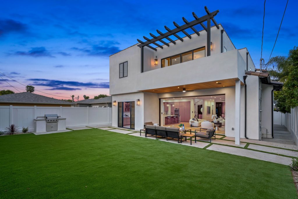 Exterior Yard – San Gabriel- Yang Family